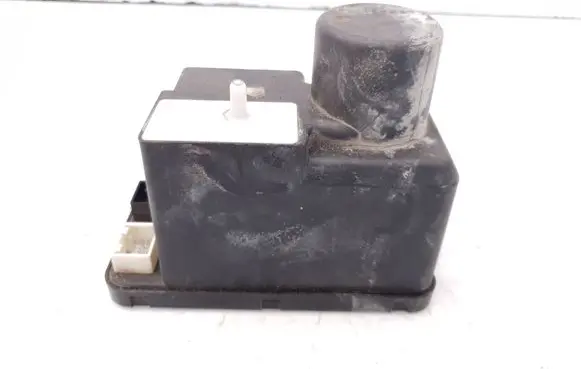 Audi A6 S6 C4 4A Central locking vacuum pump 4A0862257C 8TN00689300
