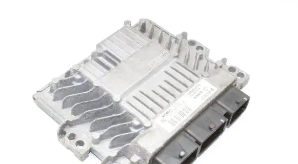 Renault Megane III Engine control unit/module S122326113A 8200804775