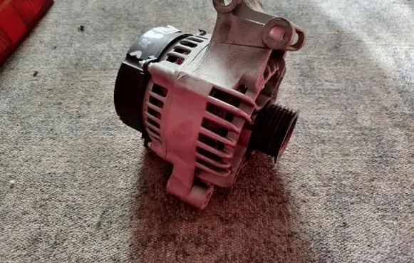 Ford Focus Generator/alternator STX100677 14V105A 900002899363
