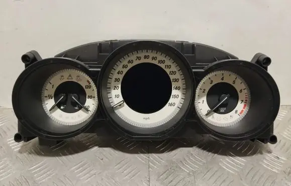 Mercedes-Benz CLS C218 X218 Speedometer (instrument cluster) A2189005403