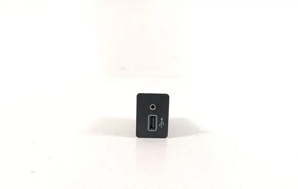 Nissan Leaf II (ZE1) USB socket connector 284H35FA0C