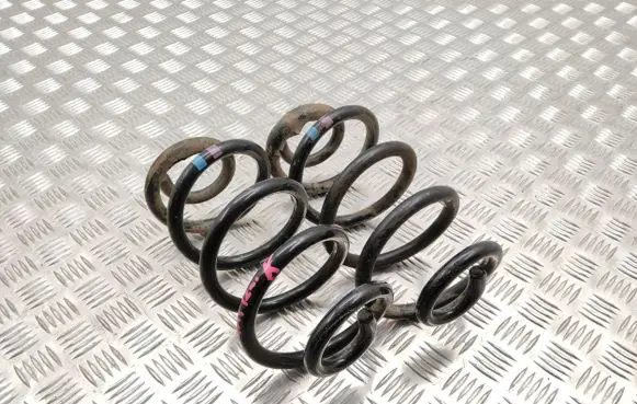 Nissan Qashqai+2 Rear coil spring
