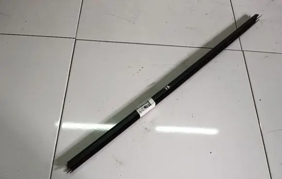 Front door glass trim molding