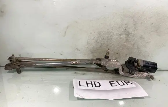 Ford Focus Front wiper linkage and motor 058980915 0390241362 Xs4117508ba