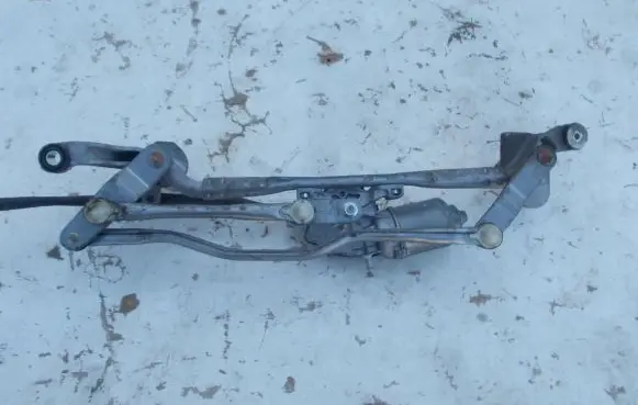 Mazda 5 Front wiper linkage and motor