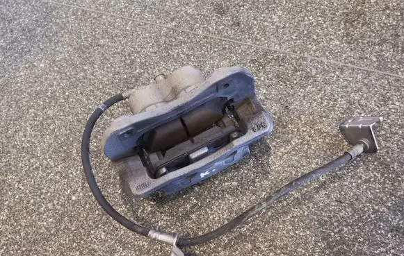 Hyundai Santa Fe Front brake caliper