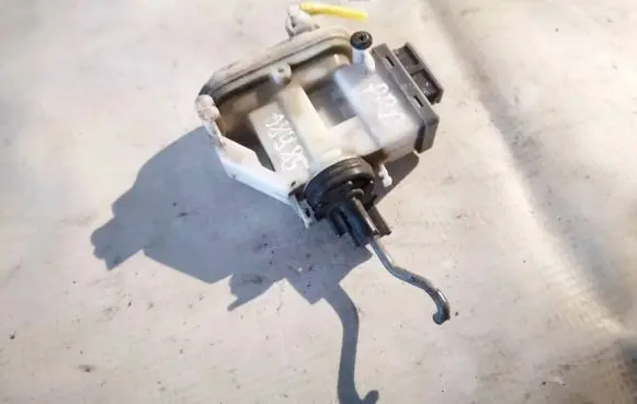 Volkswagen PASSAT B4 Central locking vacuum pump 3a0862153b