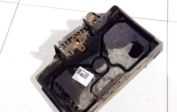 Jeep Grand Cherokee (WK) Battery bracket 