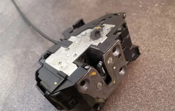 Renault Modus Rear door lock 522055C