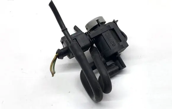 Volkswagen Golf VI Fuel pressure regulator 1K0906283A