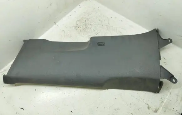 (B) pillar trim (bottom)