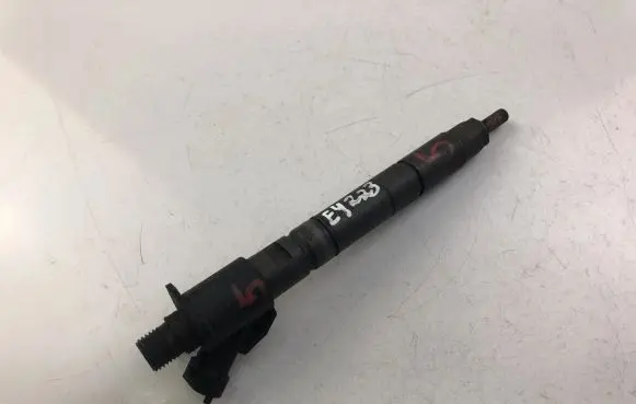 Volvo V60 Fuel injector 31303238
