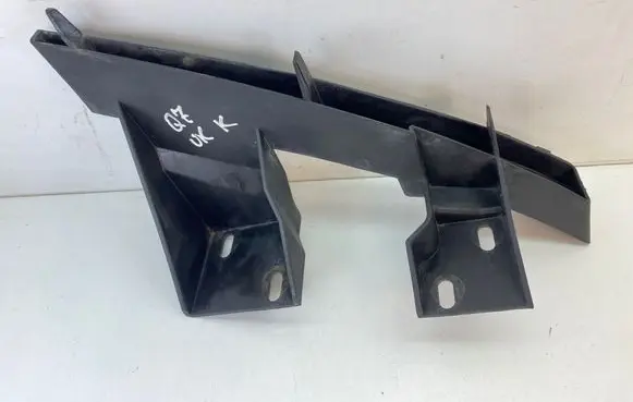 Audi Q7 4L Front bumper mounting bracket 4L0807333