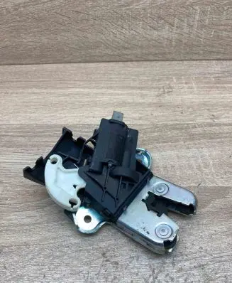 Audi A8 S8 D3 4E Tailgate/trunk/boot lock/catch/latch 4F5827505D