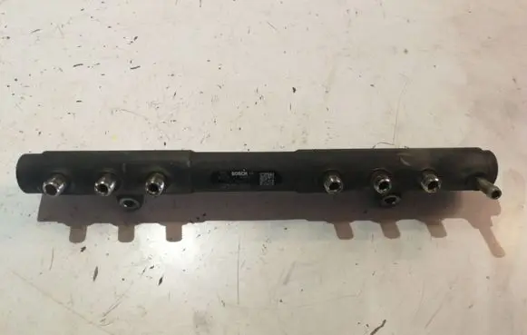 Volvo V70 Fuel main line pipe 30757146 0445215023