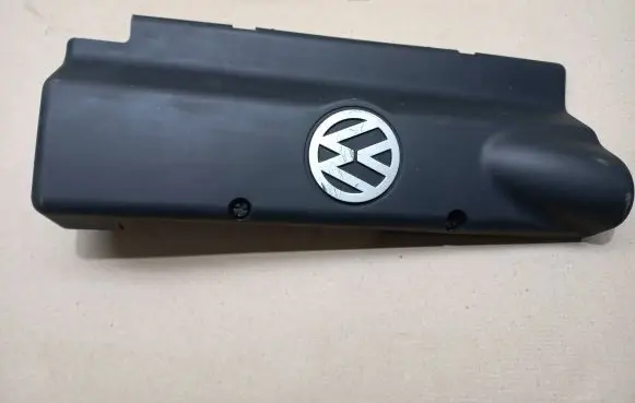 Volkswagen PASSAT B5 Engine cover (trim) 06B103935A