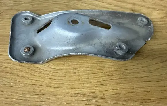 Skoda Octavia Mk2 (1Z) Fender mounting bracket 1Z0910679D