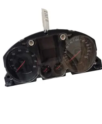 Volkswagen PASSAT B6 Speedometer (instrument cluster) 3C0920860J