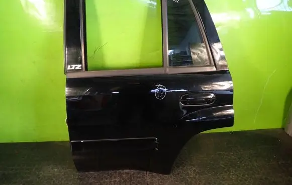Chevrolet Blazer Rear door