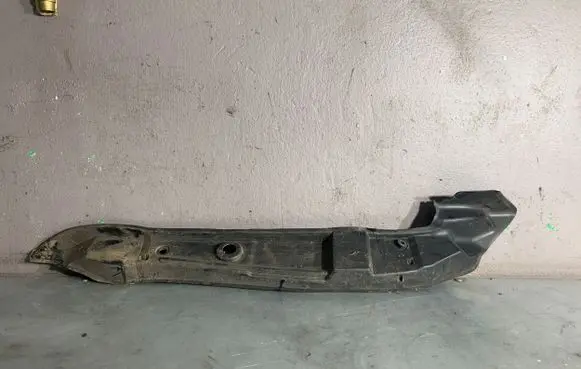 Audi Q5 SQ5 Fender end trim 8R0821111C
