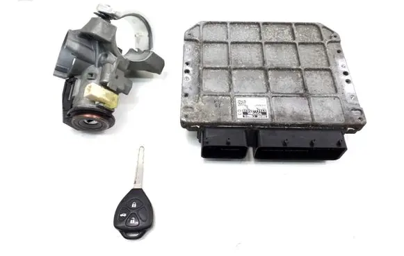 Toyota Avensis T270 Engine ECU kit and lock set 