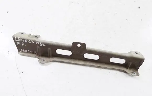 Subaru Legacy Fender mounting bracket