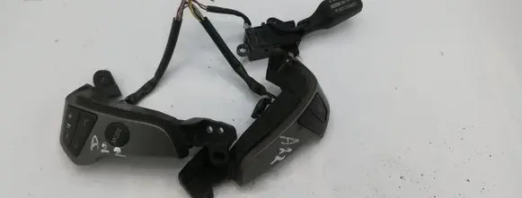 Toyota Avensis T250 Steering wheel buttons/switches 75B596