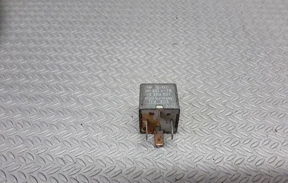 Volkswagen PASSAT B5.5 Other relay 141951253B