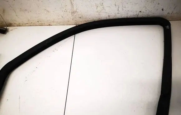 Jeep Grand Cherokee (WK) Rubber seal front coupe door 