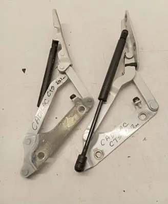 Cadillac CTS Tailgate/trunk/boot hinge 15247598