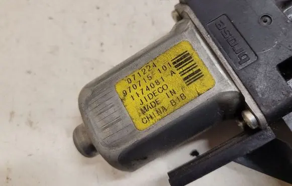 Volvo V70 Rear door window regulator motor 071224 970715101 1174081A