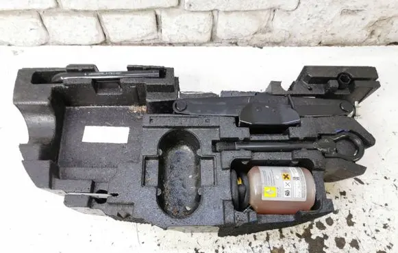 Renault Laguna III Tool set 