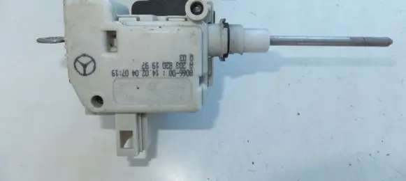 Mercedes-Benz E W211 Central locking motor A2038201997 A2118201514