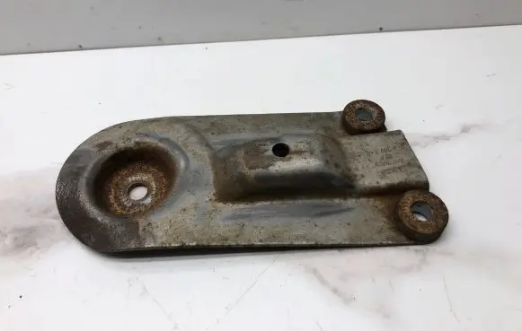 Audi A4 S4 B7 8E 8H Engine mounting bracket 8E0399540