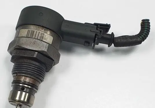 Volvo C70 Fuel pressure sensor 30777576