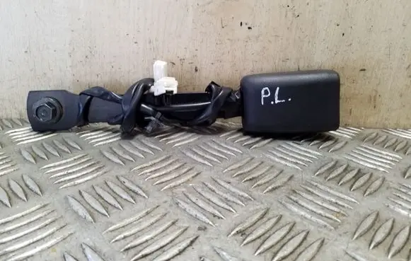 Nissan Juke I F15 Front seatbelt buckle