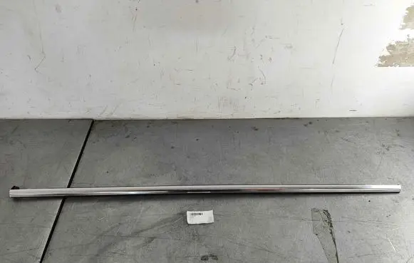 Volvo XC60 Front door glass trim molding 32205527 31424359