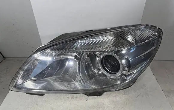 Skoda Fabia Mk2 (5J) Headlight/headlamp 5J194015D 1EL01041705
