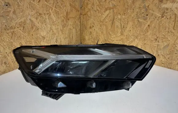 Dacia Sandero Headlight/headlamp 260102586R B013543