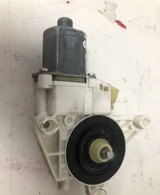 Mercedes-Benz C AMG W204 Front door window regulator motor A2048200142