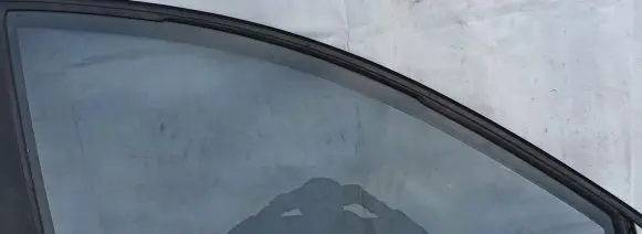 Chevrolet Captiva Front door window glass four-door