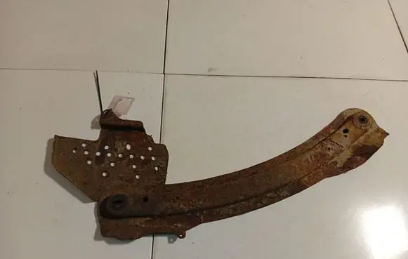 Mazda 3 I Radiator mount bracket