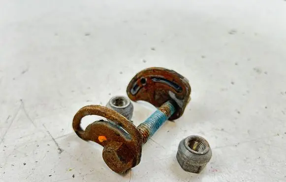 Cadillac Escalade IV Front suspension camber bolt 