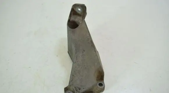 Audi A4 S4 B7 8E 8H Engine mounting bracket 8E0199307A
