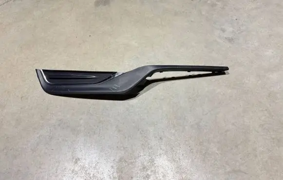 Volvo V60 Front bumper splitter molding 31425114