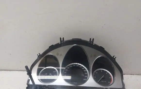 Mercedes-Benz GLK (X204) Speedometer (instrument cluster) A2049003802