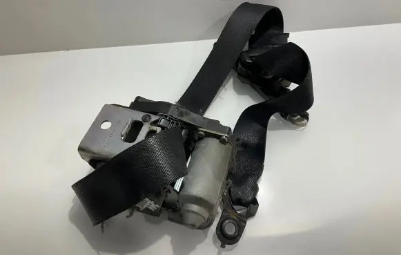 Mercedes-Benz E W211 Front seatbelt 2118607886 A2118607886