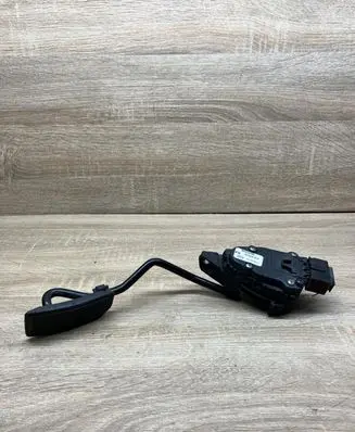 Nissan Primera Accelerator throttle pedal 18002AU410