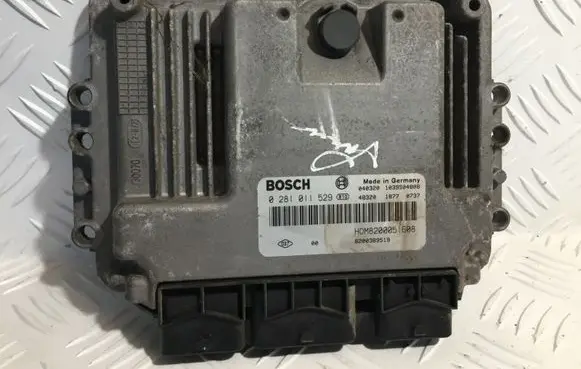 Renault Trafic II (X83) Engine control unit/module ECU 8200389519