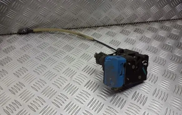 Volvo S60 Front door lock 8650544